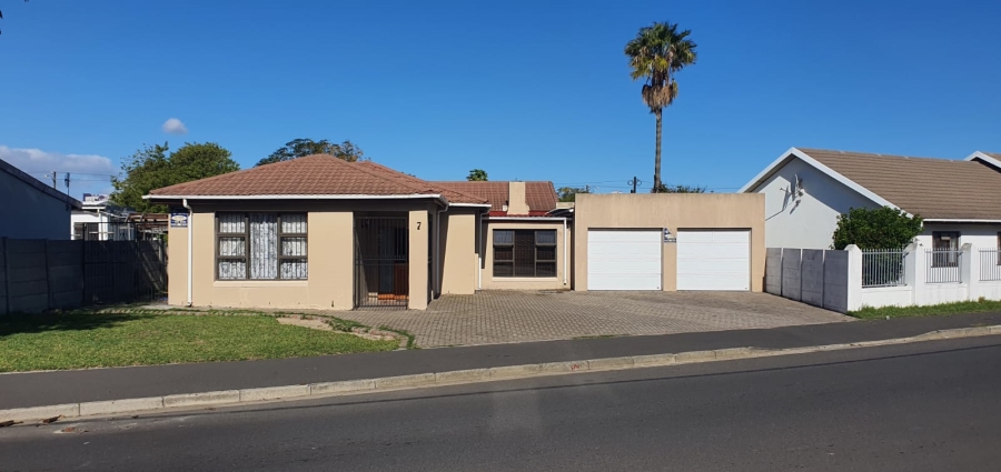 4 Bedroom Property for Sale in Elsies River Western Cape